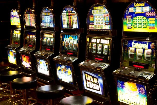 Live Sakong table with dealer and card layout